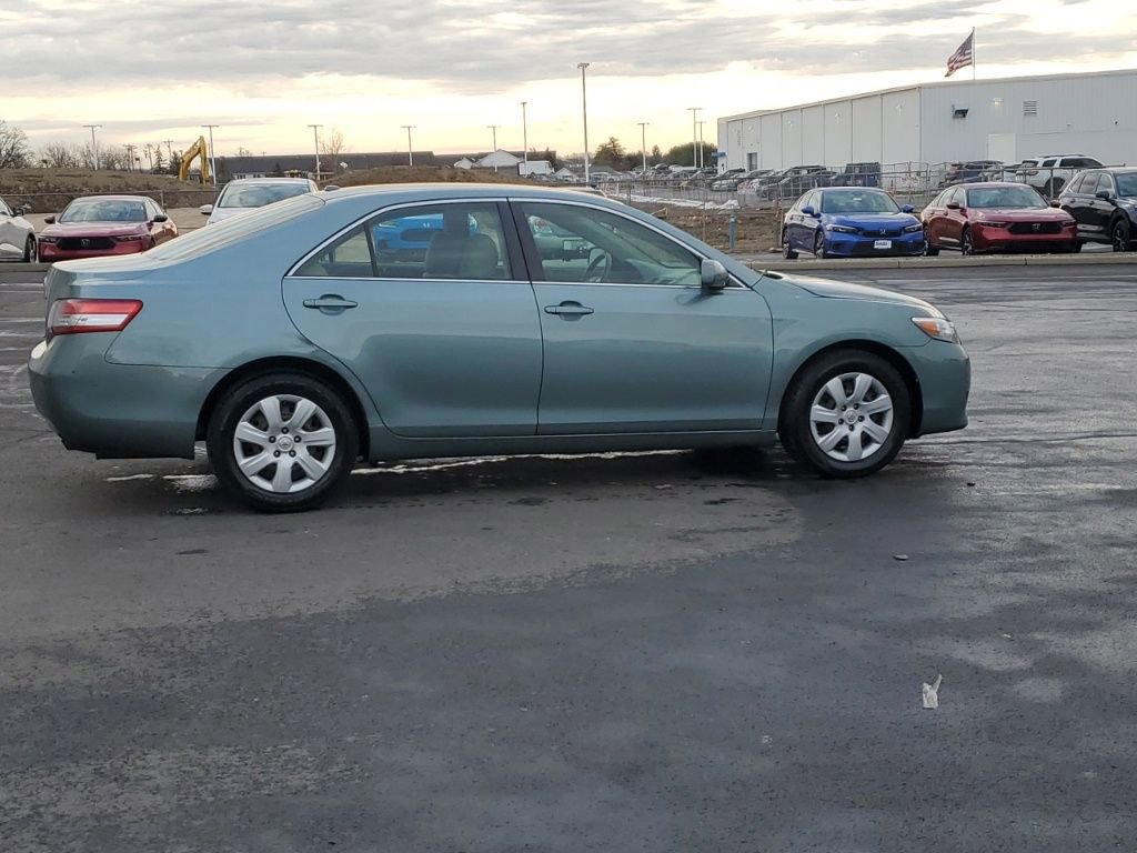 Used 2011 Toyota Camry LE image 9