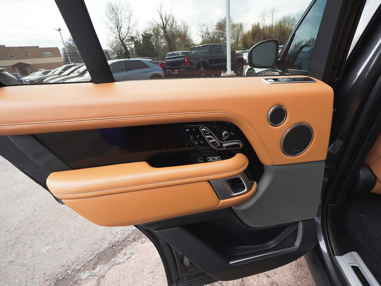 Used 2021 Land Rover Range Rover Autobiography Fifty Edition image 12