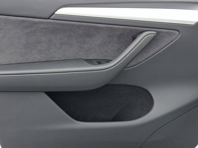 Used 2024 Tesla Model Y Performance image 13