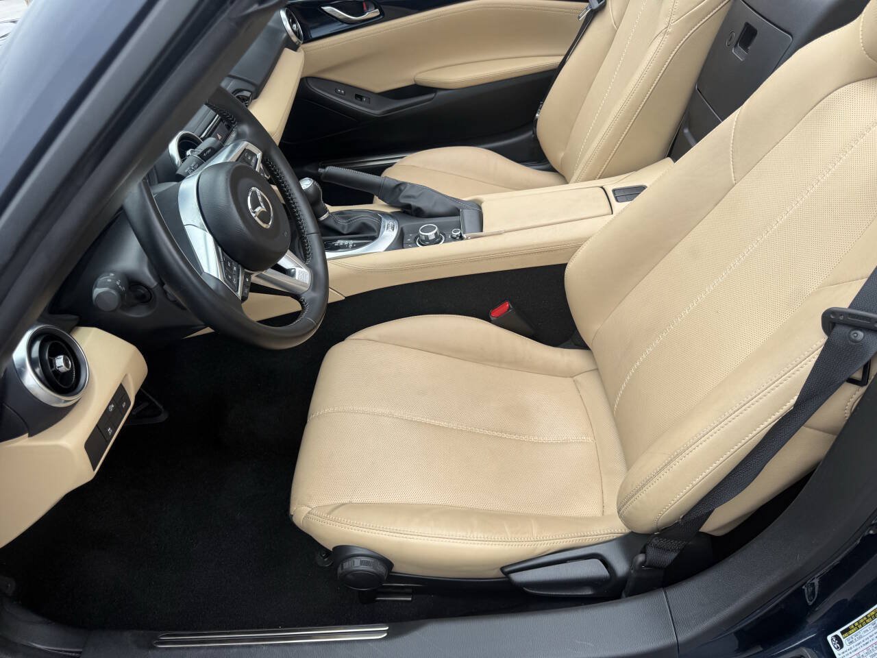 Used 2025 MAZDA MX-5 Miata RF Grand Touring RWD image 17