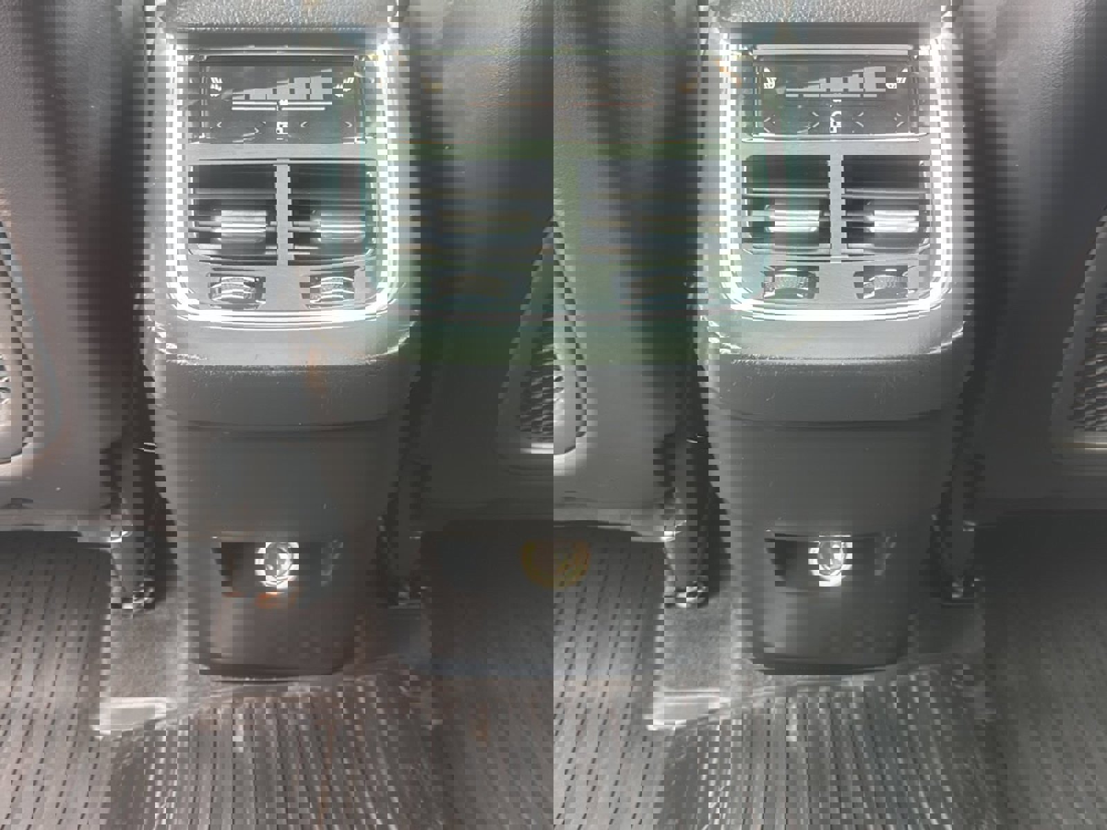 Used 2020 Volvo XC90 T6 Momentum w/ Protection Package Premier image 22