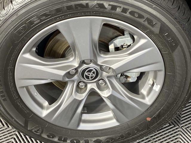 Used 2024 Toyota RAV4 LE AWD/4WD image 30