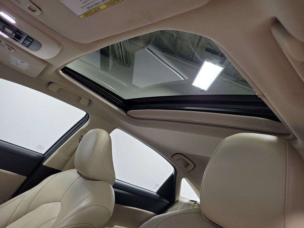 Used 2020 Toyota Avalon XLE w/ Moonroof Package image 14