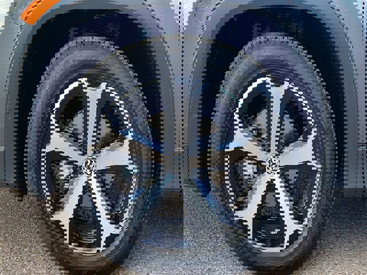 New 2025 Volkswagen Tiguan SE image 6