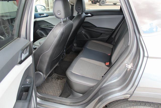 Used 2022 Volkswagen Taos SE w/ Panoramic Sunroof Package image 21