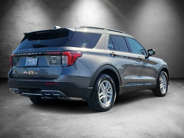 Used 2026 Ford Explorer Active w/ Active Comfort Package RWD image 3