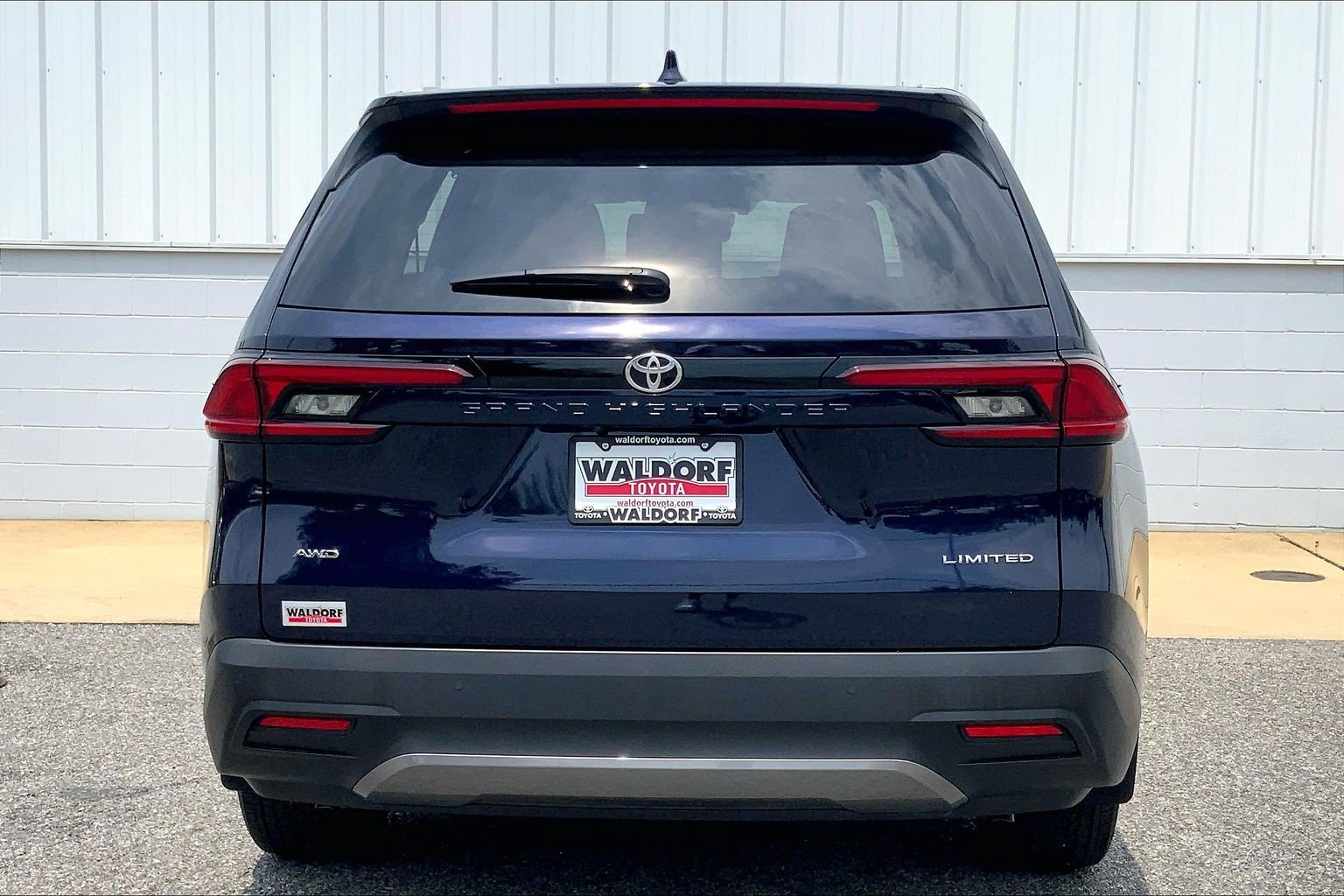Used 2025 Toyota Grand Highlander AWD image 5