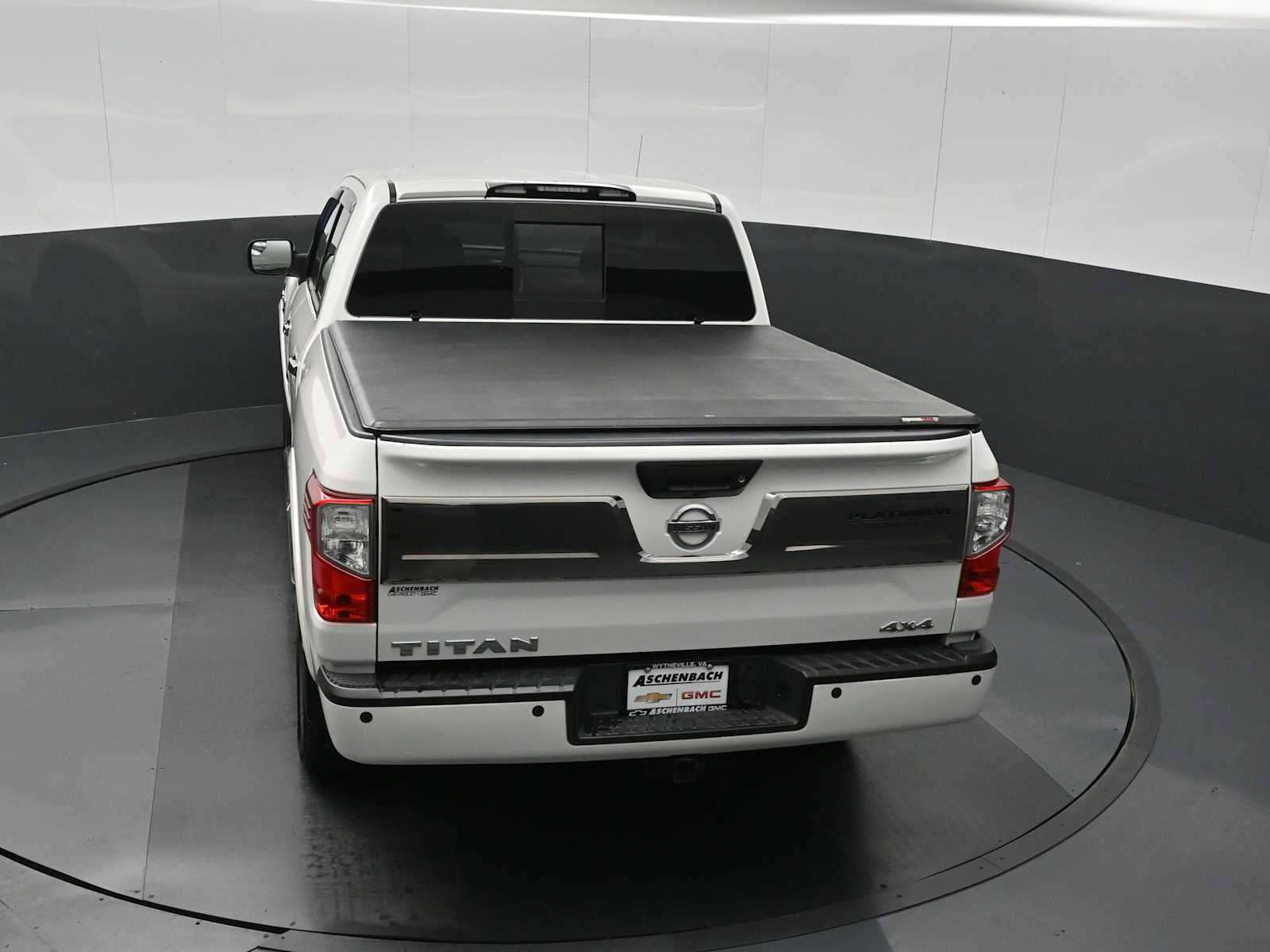 Used 2017 Nissan Titan Platinum Reserve image 20
