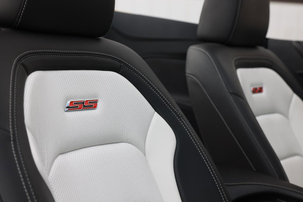 Used 2016 Chevrolet Camaro SS RWD image 26