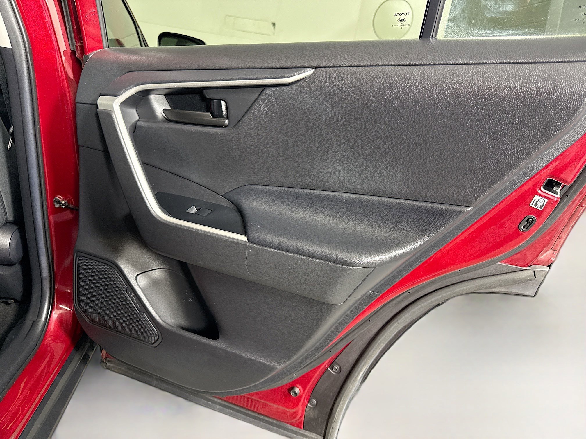 Used 2020 Toyota RAV4 LE image 27