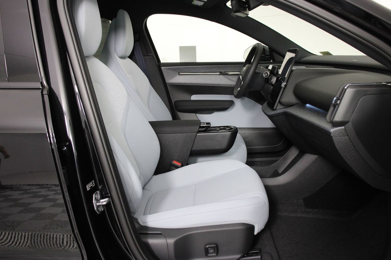 New 2026 Volvo EX30 Ultra AWD/4WD image 10