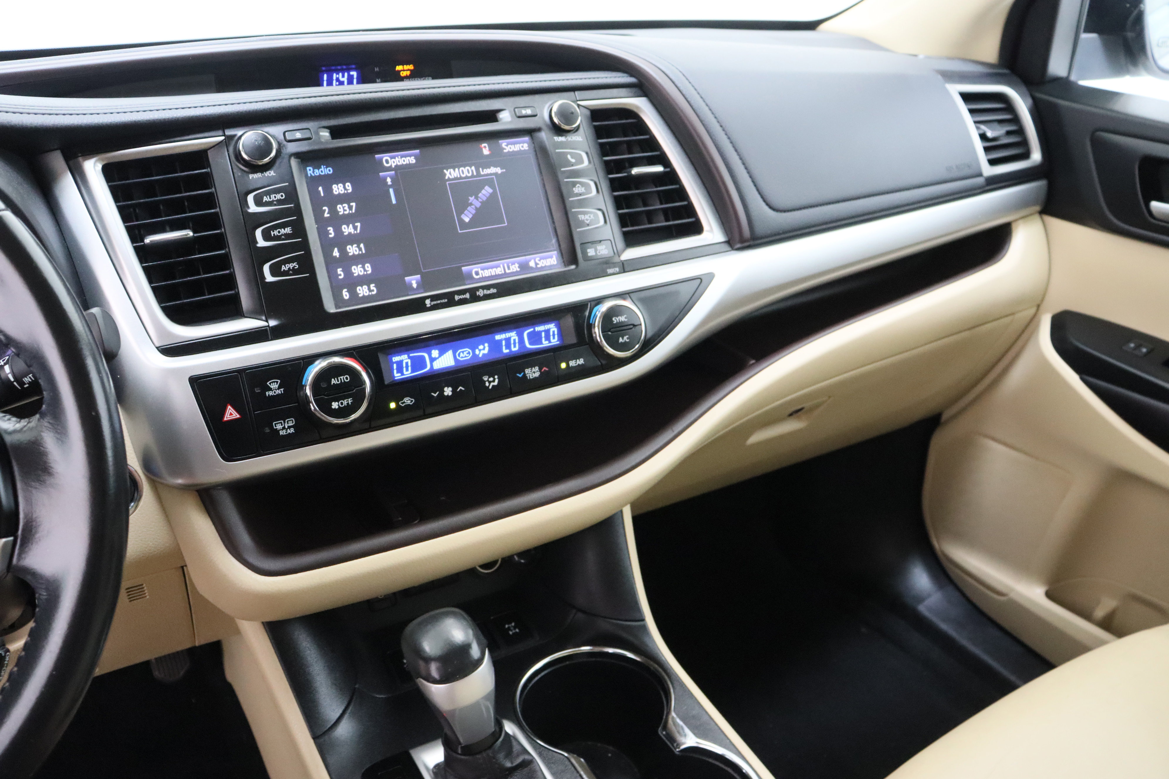 Used 2017 Toyota Highlander XLE AWD/4WD image 16
