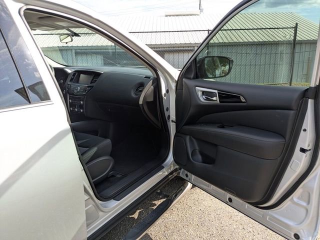Used 2018 Nissan Pathfinder S image 38