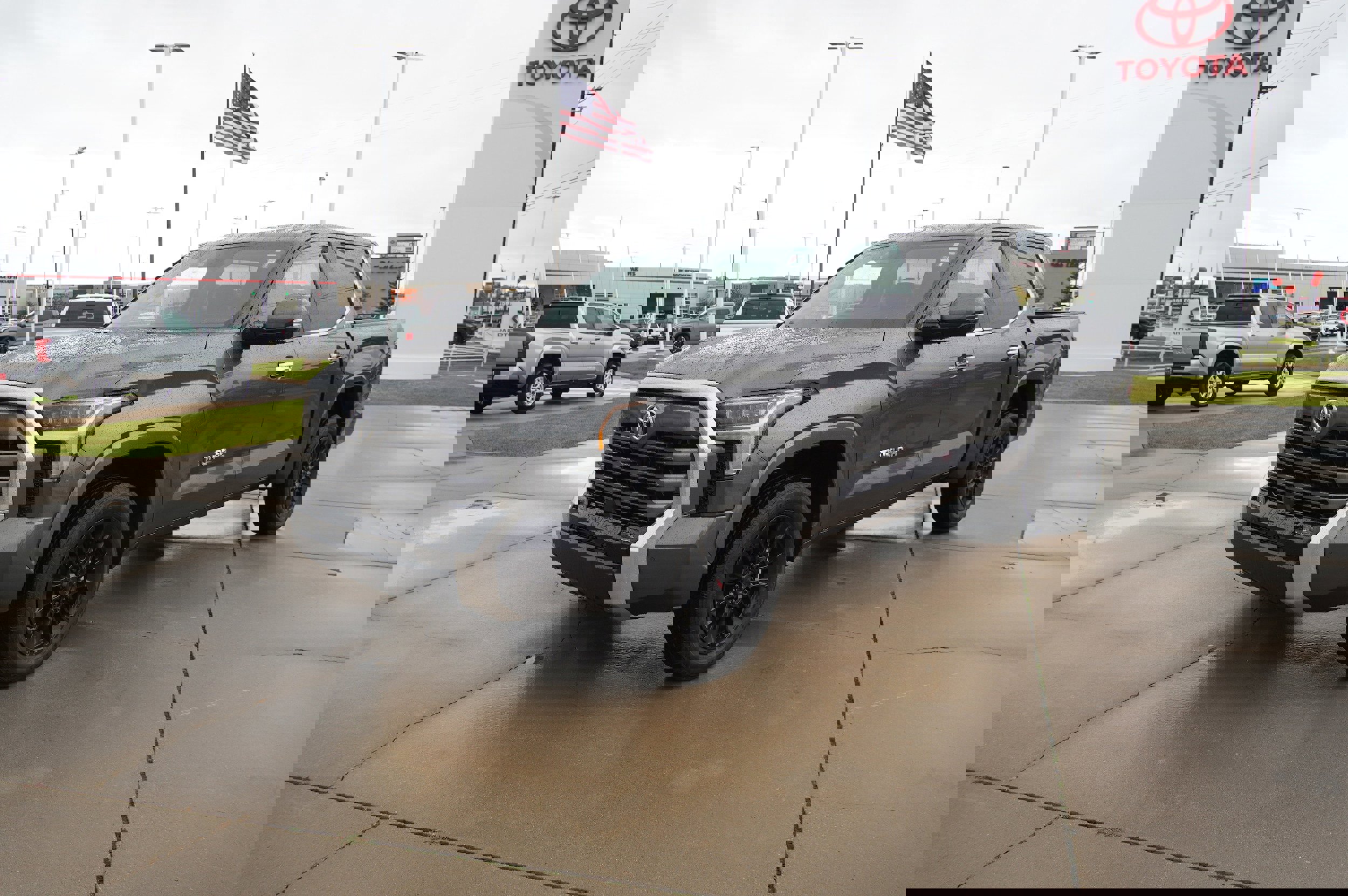 Used 2024 Toyota Tundra Limited image 4