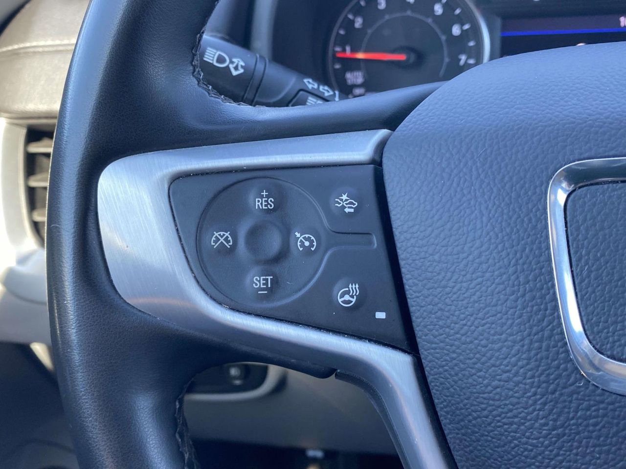 Used 2023 GMC Terrain SLT image 18