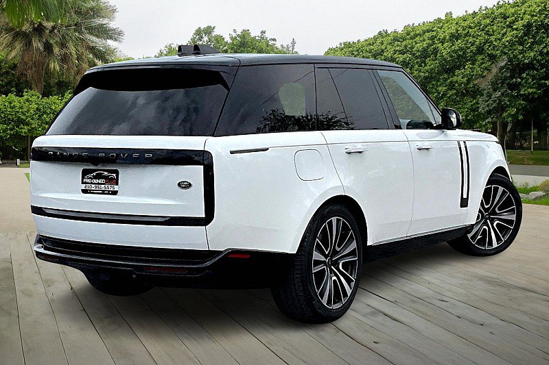 Used 2023 Land Rover Range Rover SE image 2