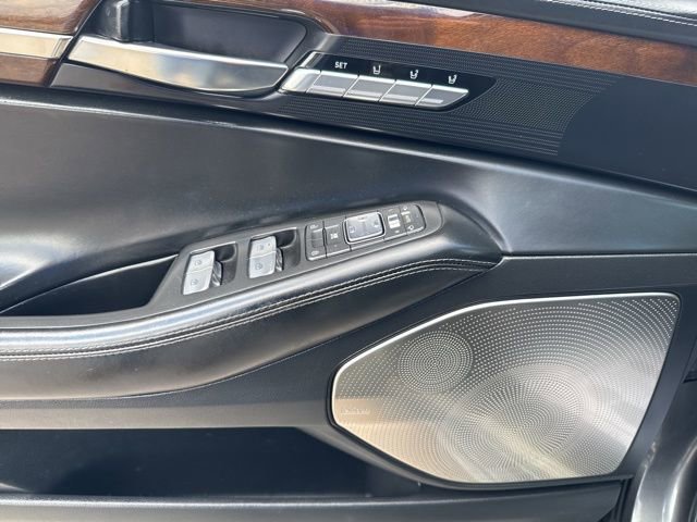 Used 2018 Genesis G90 3.3T Premium RWD image 29