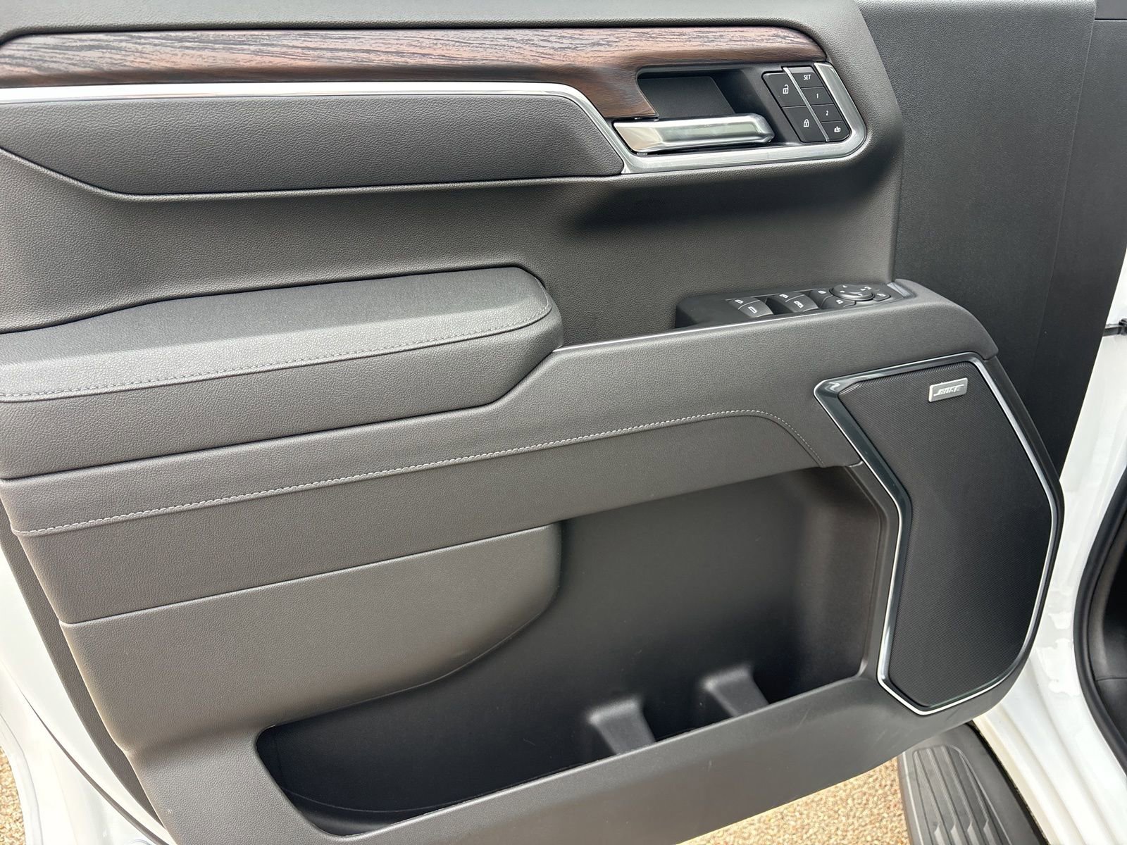 New 2026 GMC Sierra 1500 SLT image 10