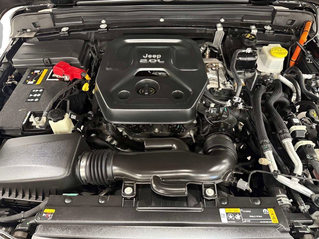 Used 2022 Jeep Wrangler Unlimited Sahara AWD/4WD image 33