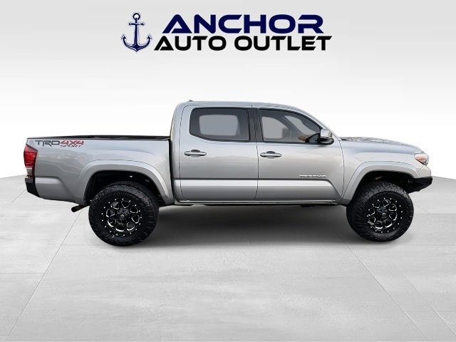 Used 2016 Toyota Tacoma TRD Sport image 9