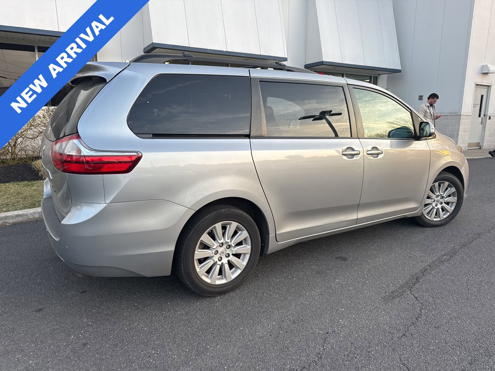 Used 2015 Toyota Sienna Limited Premium image 2