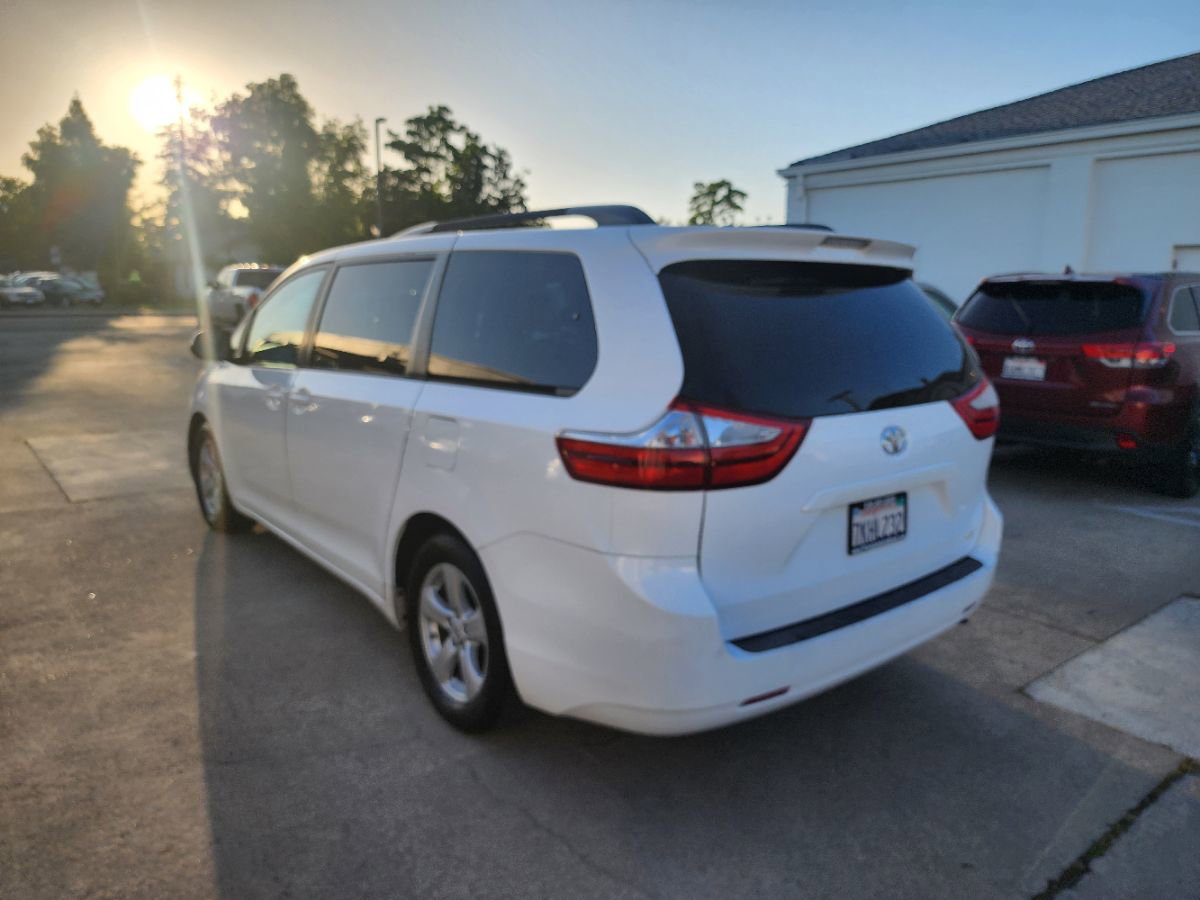 Used 2015 Toyota Sienna LE FWD image 3