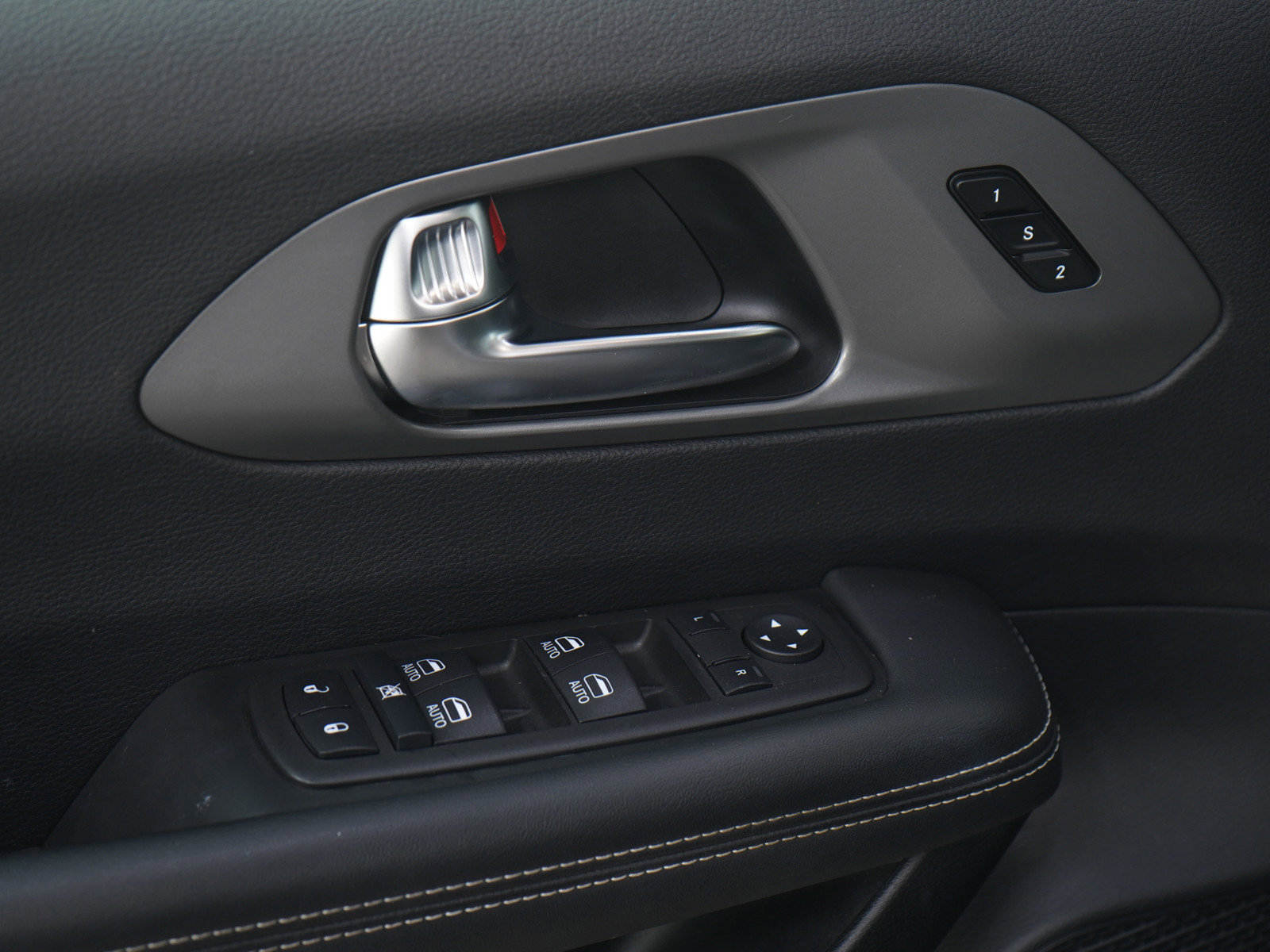 Used 2025 Chrysler Pacifica Select FWD image 25