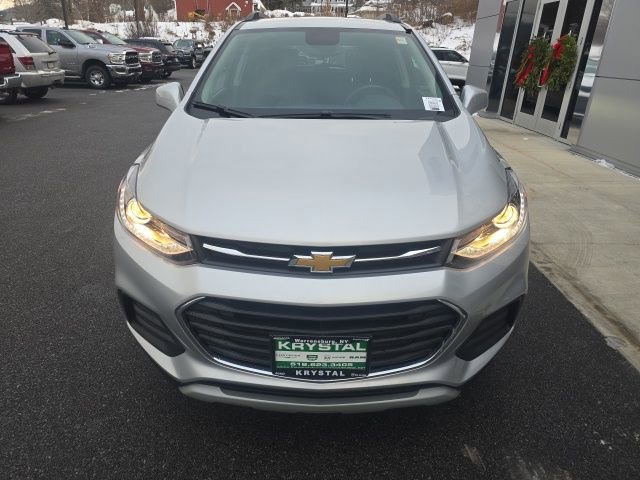 Used 2022 Chevrolet Trax LT w/ LT Convenience Package image 2