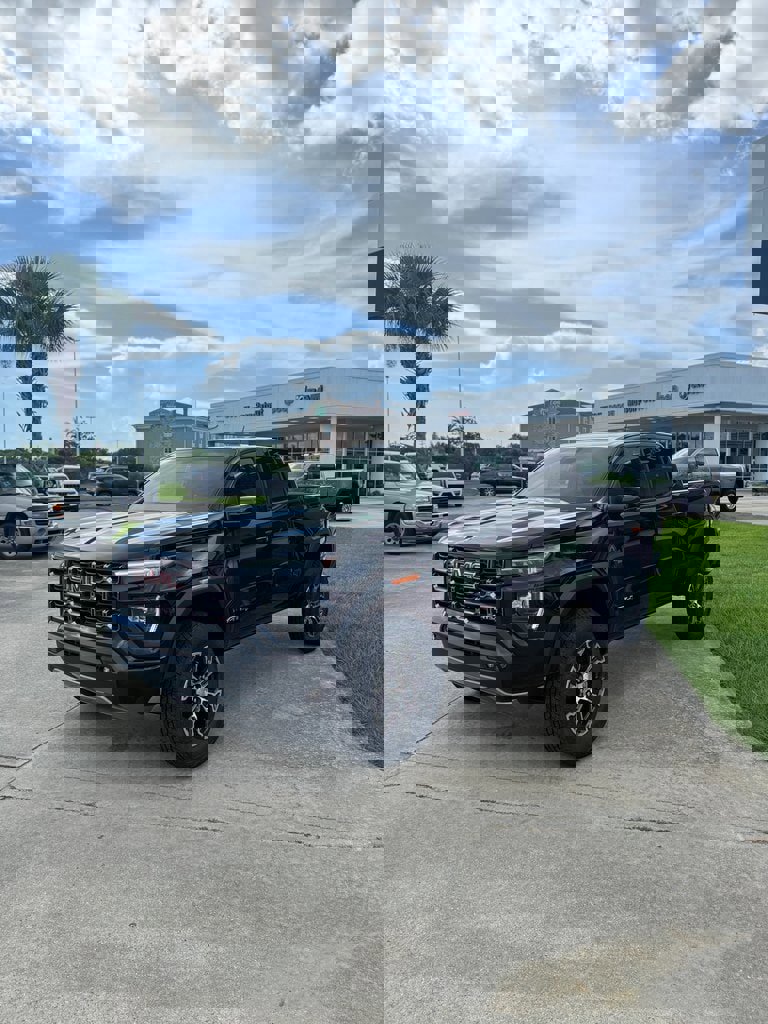 New 2025 GMC Canyon AT4 w/ Technology Plus Package image 4