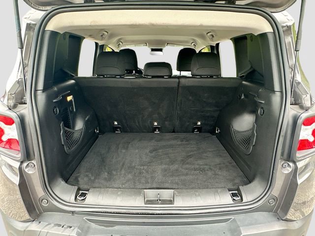 Used 2019 Jeep Renegade Latitude w/ Cold Weather Group AWD/4WD image 24