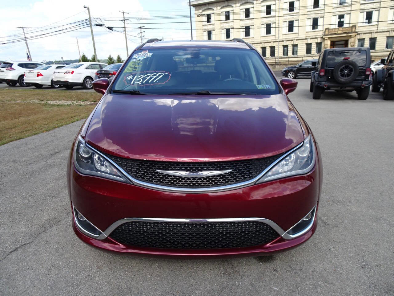Used 2017 Chrysler Pacifica Touring-L w/ 13 Speaker Alpine Sound Group image 3