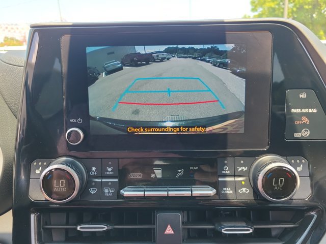 Used 2024 Toyota Highlander XLE AWD/4WD image 20