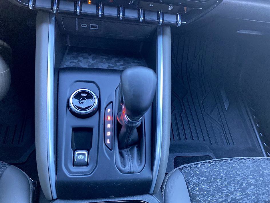 Used 2024 Chevrolet Colorado ZR2 w/ Technology Package image 18