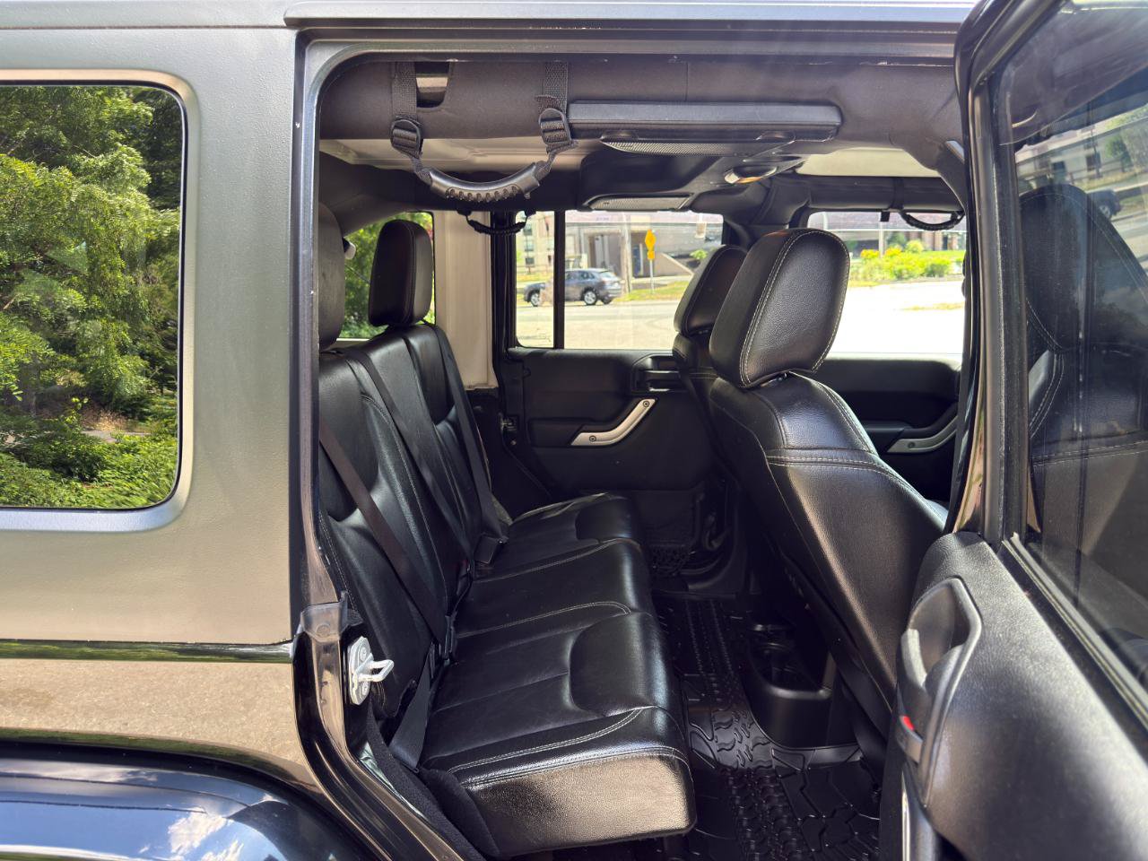 Used 2015 Jeep Wrangler Unlimited Sahara w/ Dual Top Group AWD/4WD image 36