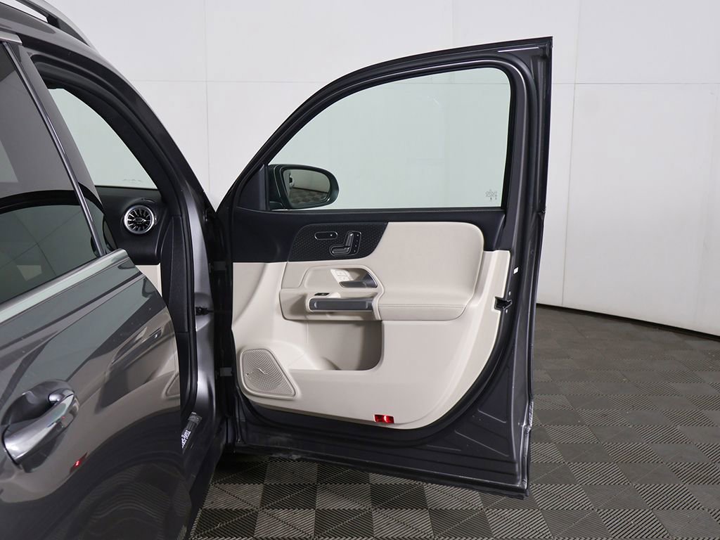 Used 2024 Mercedes-Benz GLB 250 4MATIC w/ Driver Assistance Package image 21