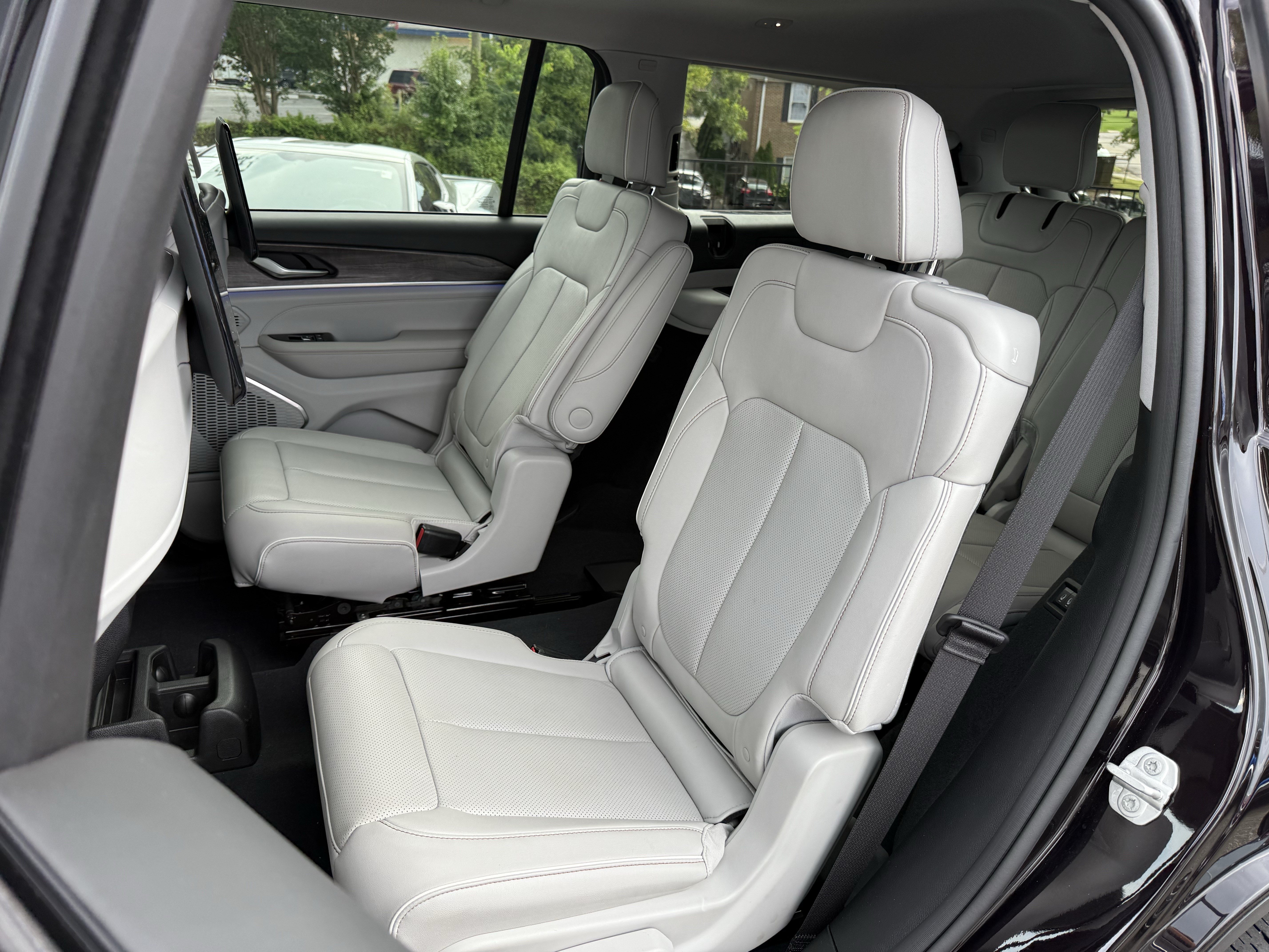 Used 2023 Jeep Grand Cherokee L Overland w/ Rear Seat Video Group I RWD image 34