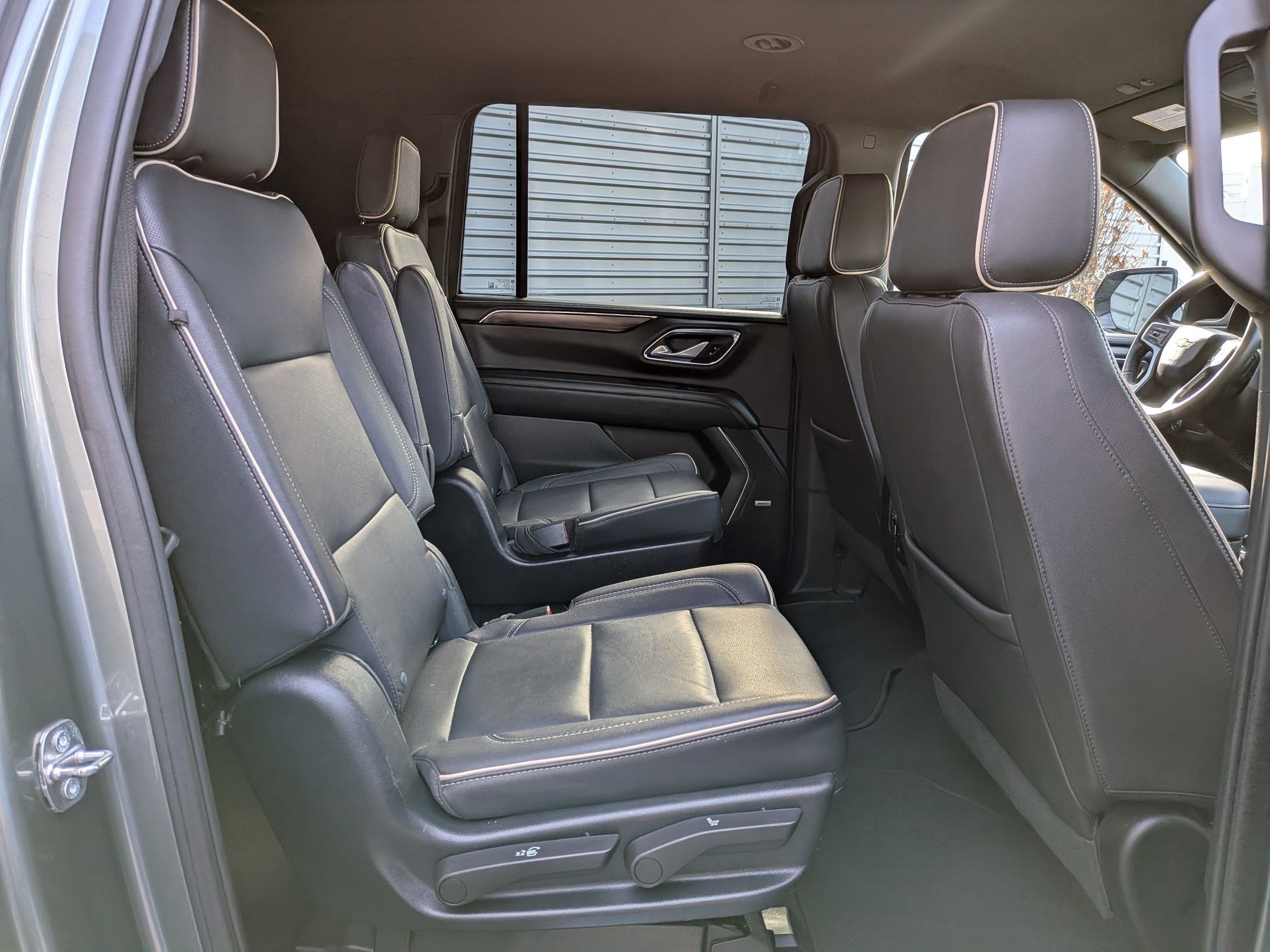 Used 2023 Chevrolet Suburban Premier image 31