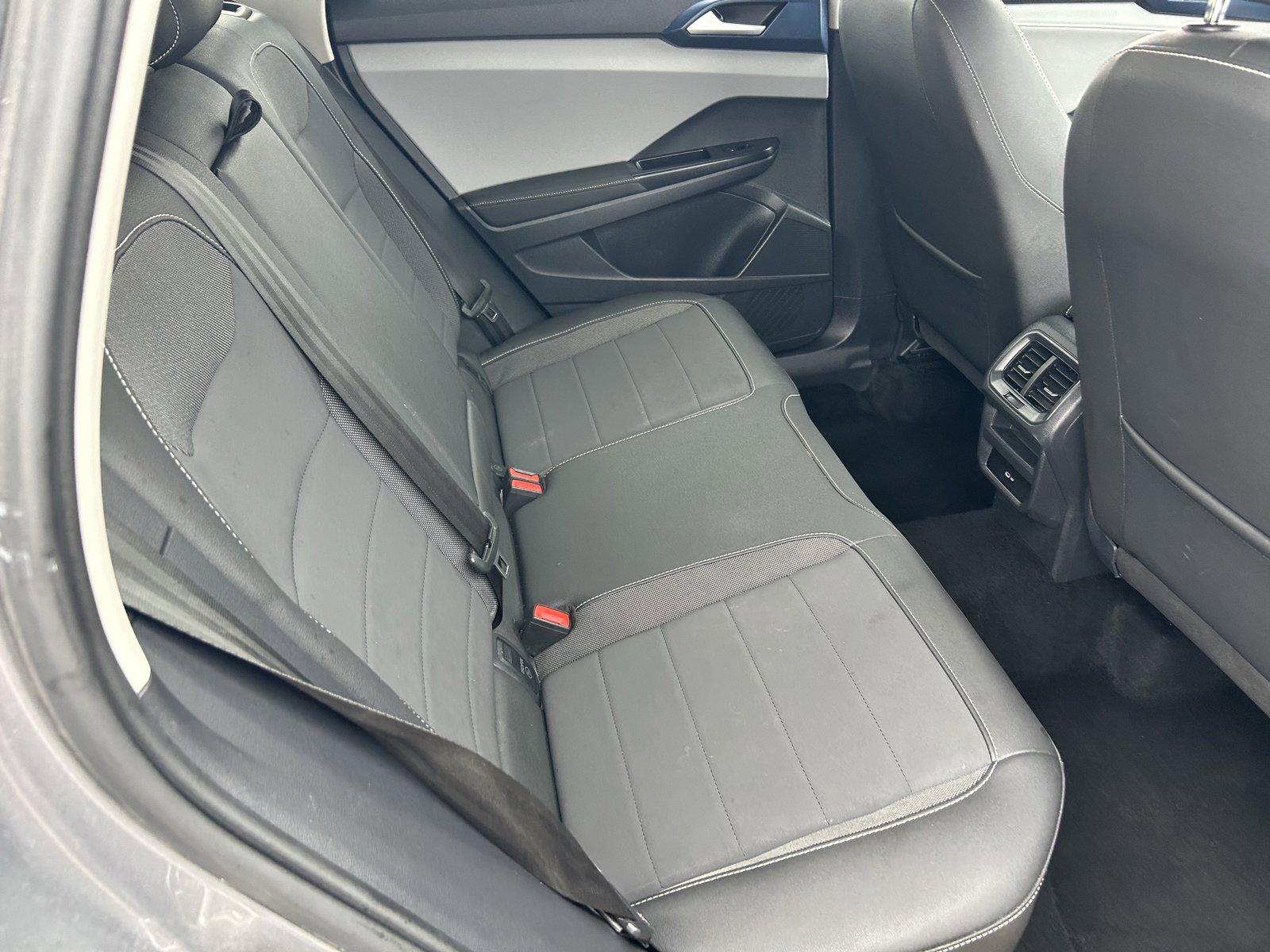 Used 2024 Volkswagen Taos SE image 14