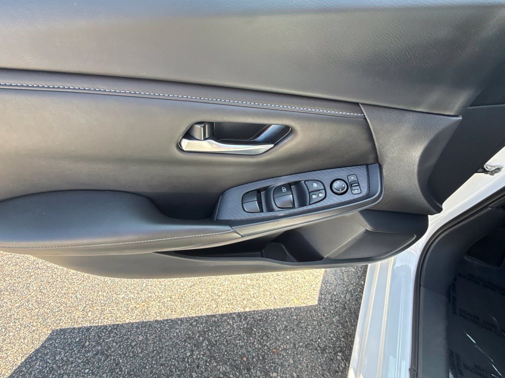 Used 2024 Nissan Sentra SV FWD image 14