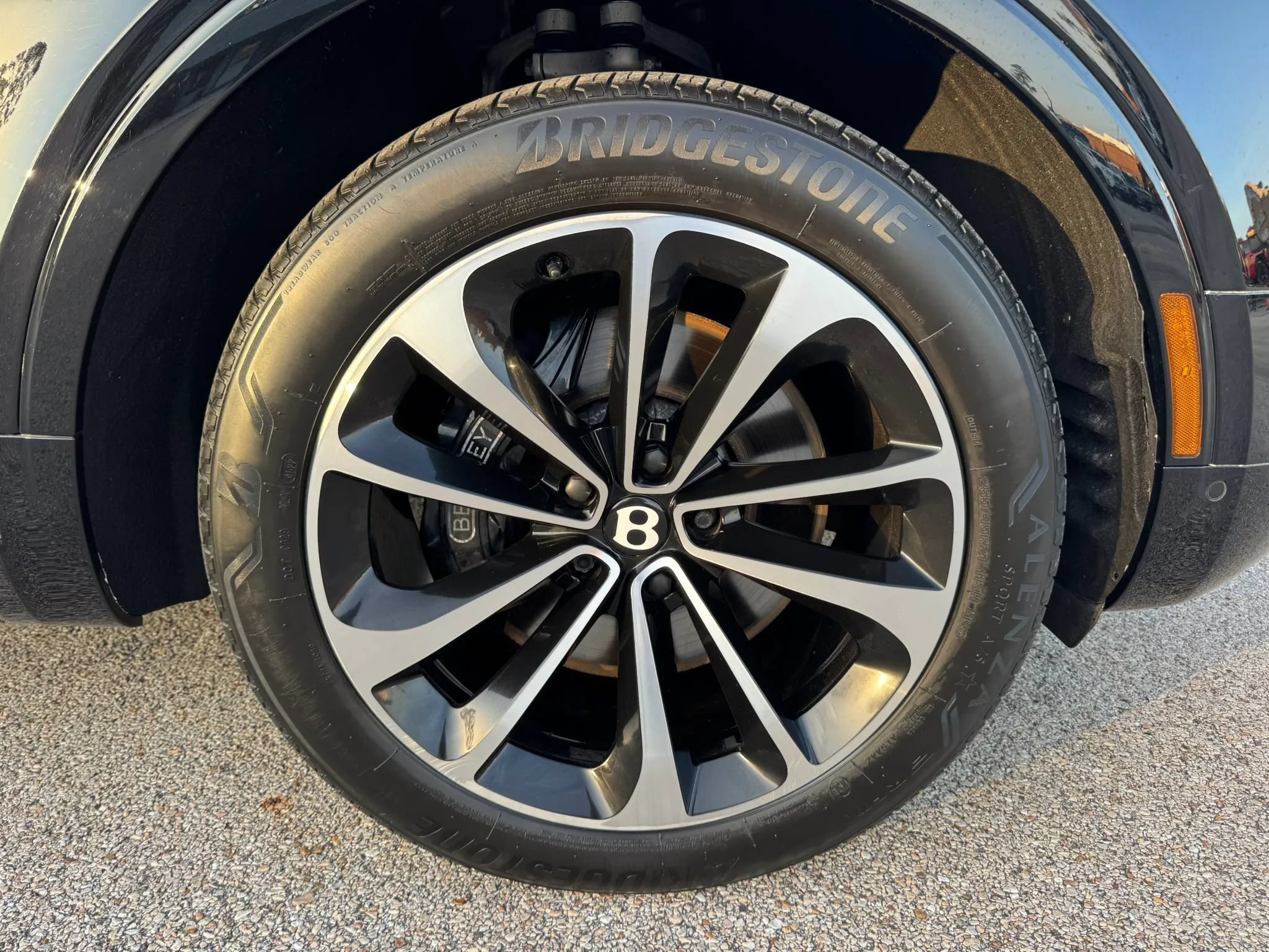 Used 2018 Bentley Bentayga AWD/4WD image 13