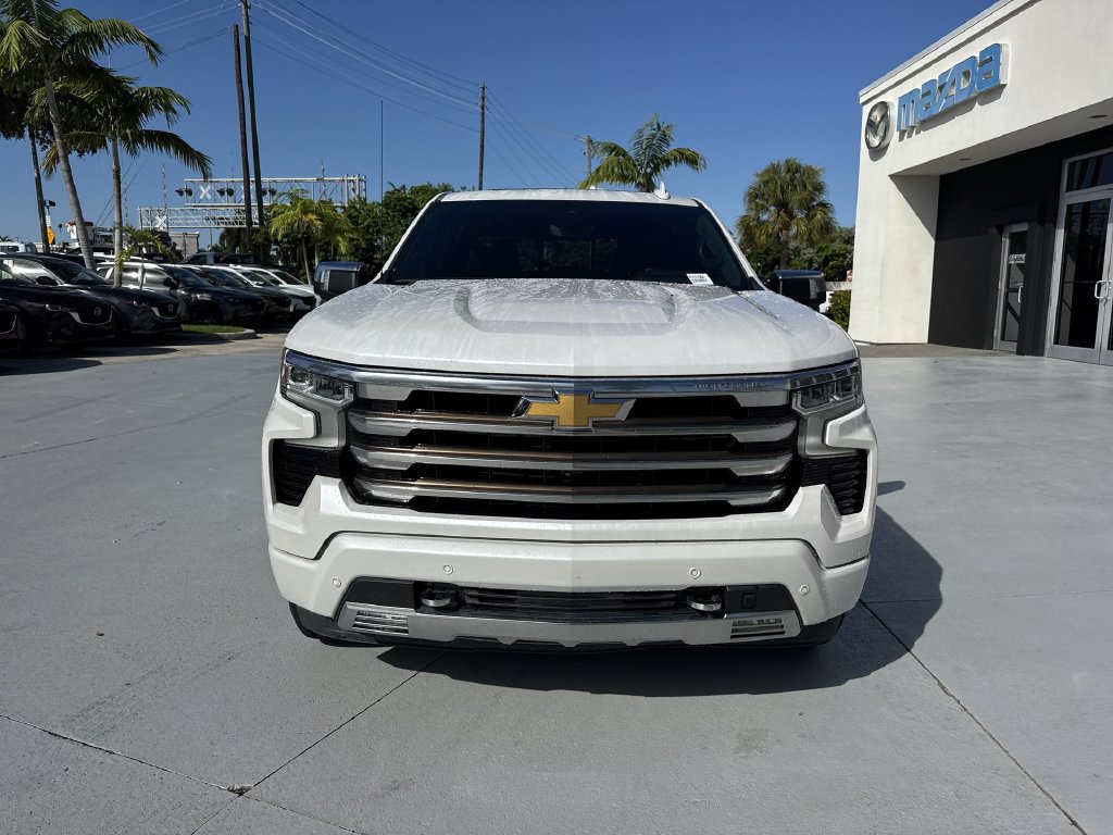 Used 2022 Chevrolet Silverado 1500 High Country w/ Technology Package AWD/4WD image 8