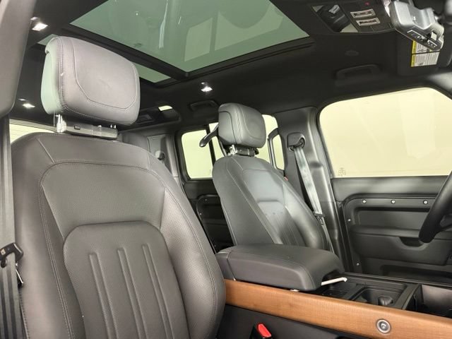 Used 2024 Land Rover Defender 110 X AWD/4WD image 33