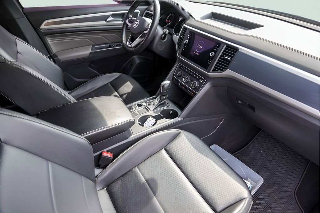 Used 2021 Volkswagen Atlas Cross Sport SE w/ Panoramic Sunroof Package FWD image 34