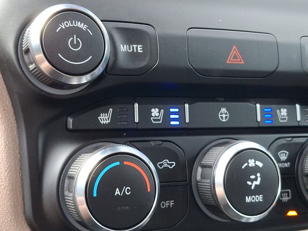 Used 2022 RAM 1500 Laramie AWD/4WD image 30