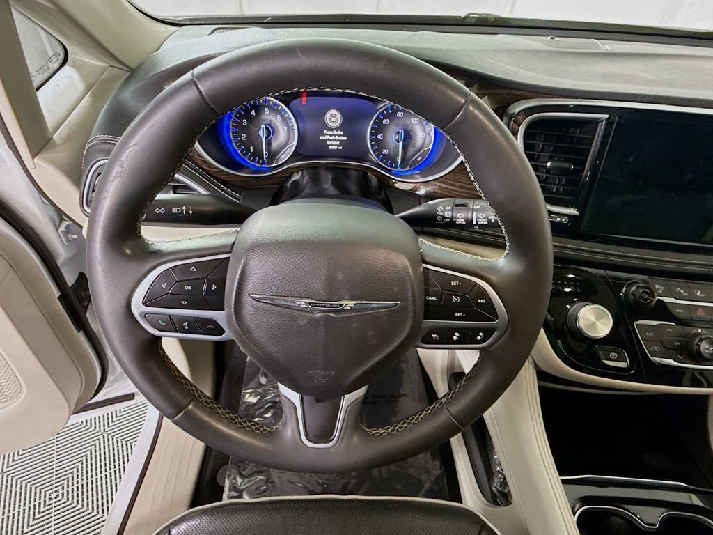 Used 2022 Chrysler Pacifica Limited FWD image 23