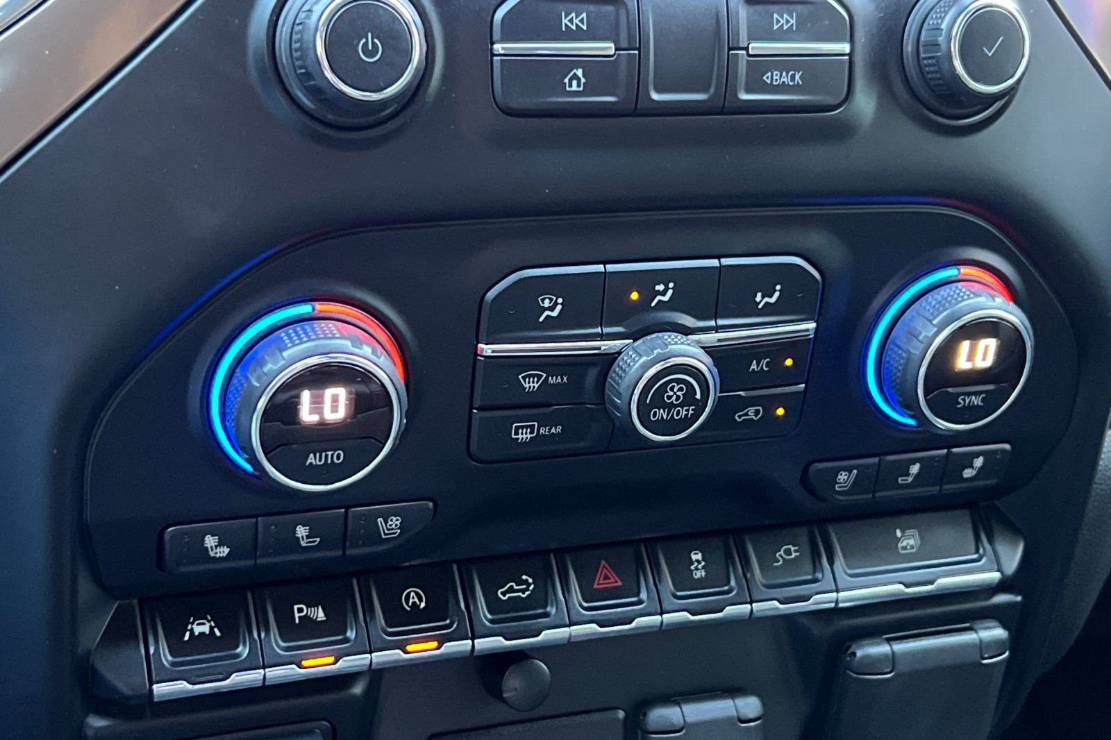 Used 2020 Chevrolet Silverado 1500 High Country w/ Technology Package image 21