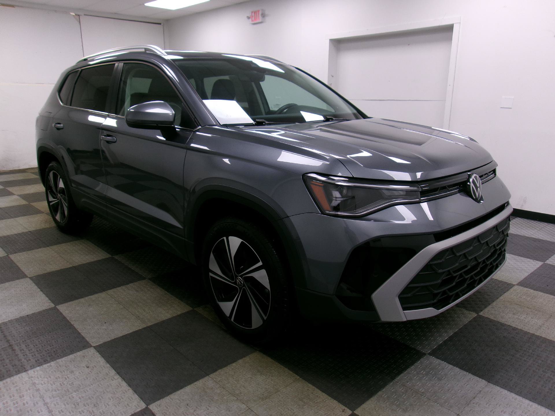 Used 2025 Volkswagen Taos SE AWD/4WD image 16
