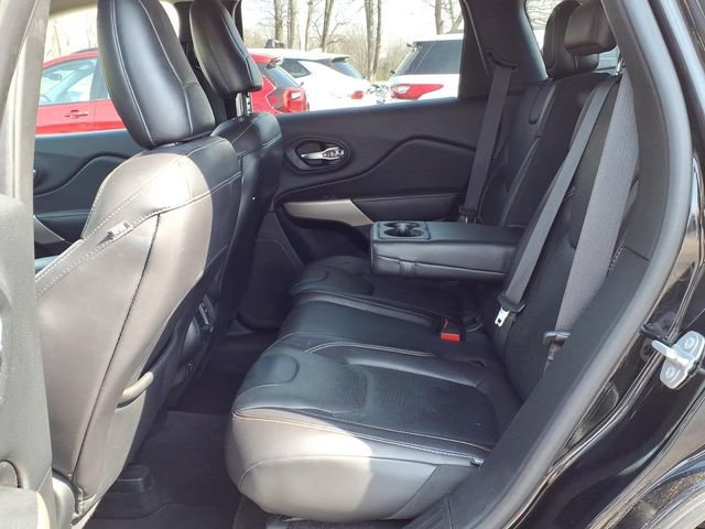 Used 2017 Jeep Cherokee Limited w/ Luxury Group AWD/4WD image 16
