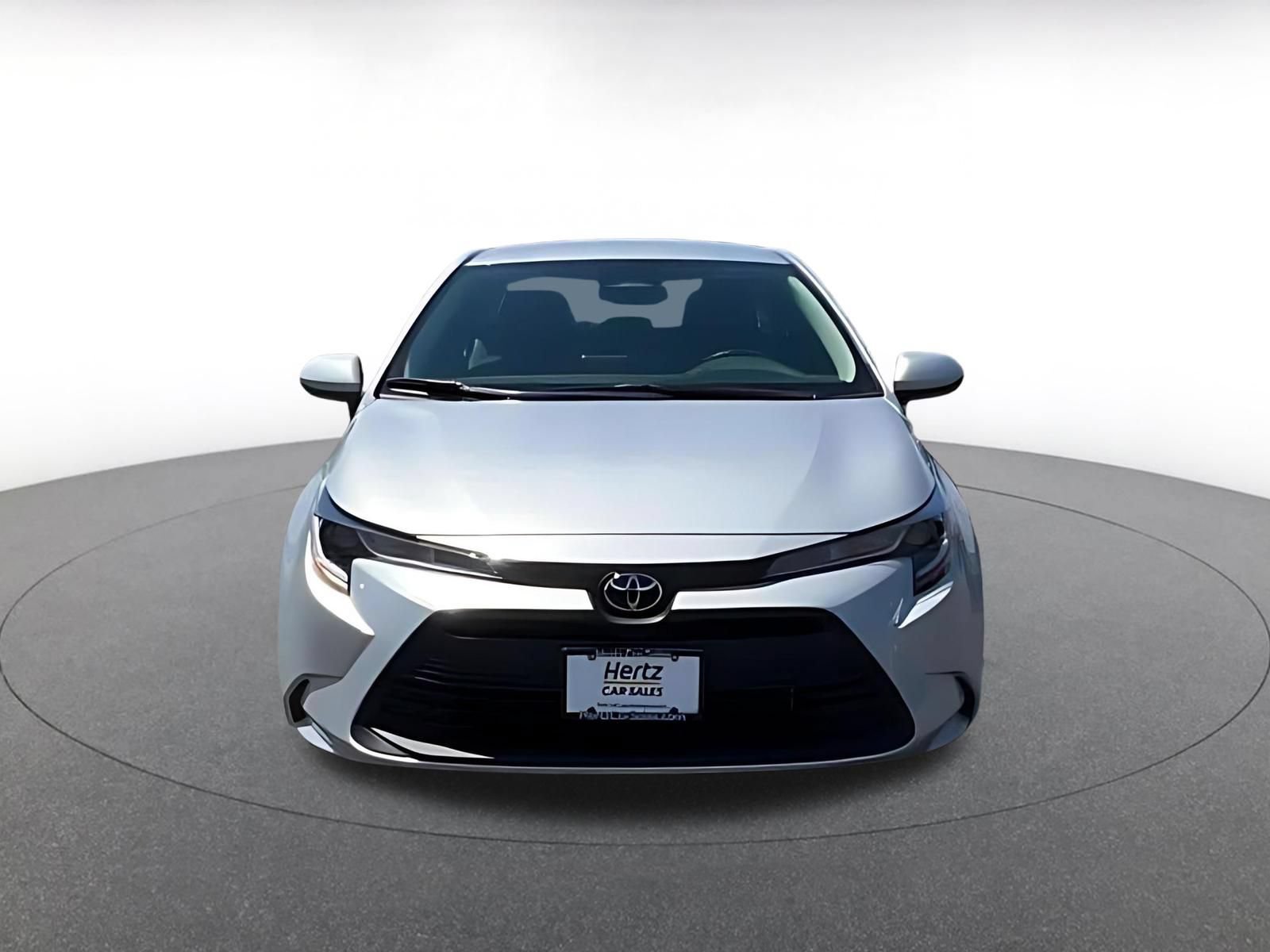 Used 2025 Toyota Corolla LE FWD image 4