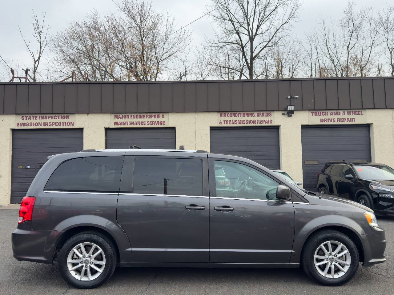 Used 2018 Dodge Grand Caravan SXT image 7